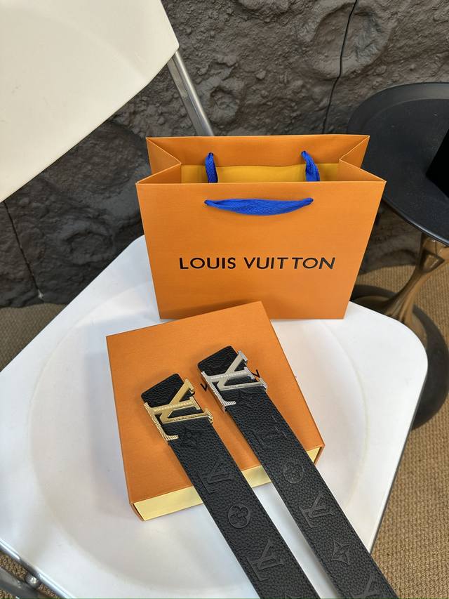 升级版 Lv！！ 高版本！全钢头 腰带 嘿哈 原单牛皮全钢头皮带～热门款 皮带里面最火的啦～质量很好 全套包装！五金绝对不褪色 皮带头和专柜一样的哦～ 配礼盒手