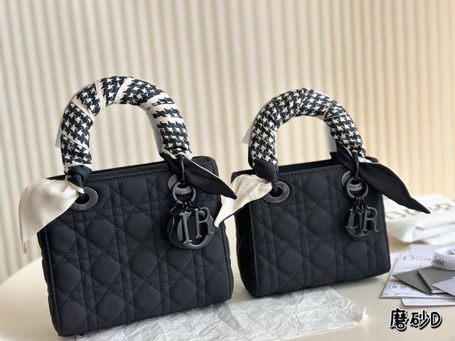 折叠盒 Dior磨砂戴妃包 经典菱格刺绣~ 4格 3格 2个尺寸可选择 经典百搭不过时 16Cm 20Cm