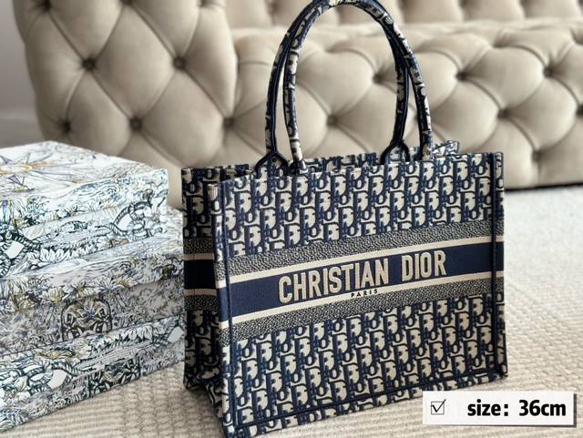 礼盒 Size：26*21Cm 36*28 Cm 41*35Cm D家 Tote购物袋 Cdbooktote23最新购物袋 立体刺绣 非普通货 搜索dior T