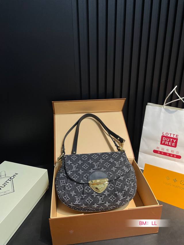 配折叠礼盒 Lv Sunset 牛仔丹宁 元宝 腋下包 复古优雅 满满的高级感 大小适中 容量感人 T 休闲正装皆可轻松驾驭 尺寸:27*18 配折叠礼盒 Lv Sunset 牛仔丹宁 元宝 腋下包 复古优雅 满满的高级感 大小适中 容量感人 T 休闲正装皆可轻松驾驭 尺寸:27*18