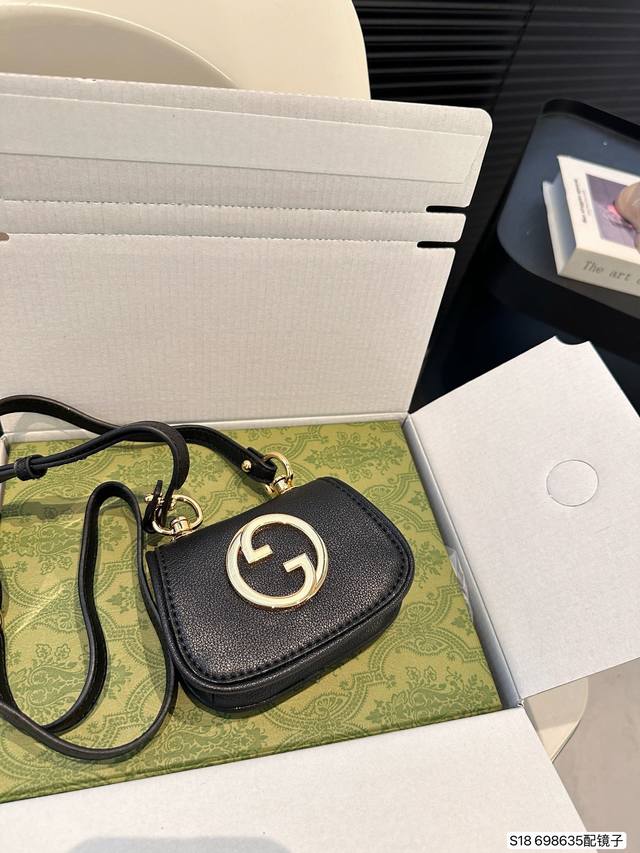 配飞机盒折叠盒子 酷奇 Blondie超迷你零钱包 超级好搭配 适合日常出行 闺蜜逛街 时尚又百搭 都是超级不错的选择 尺寸：12 9 货号698635