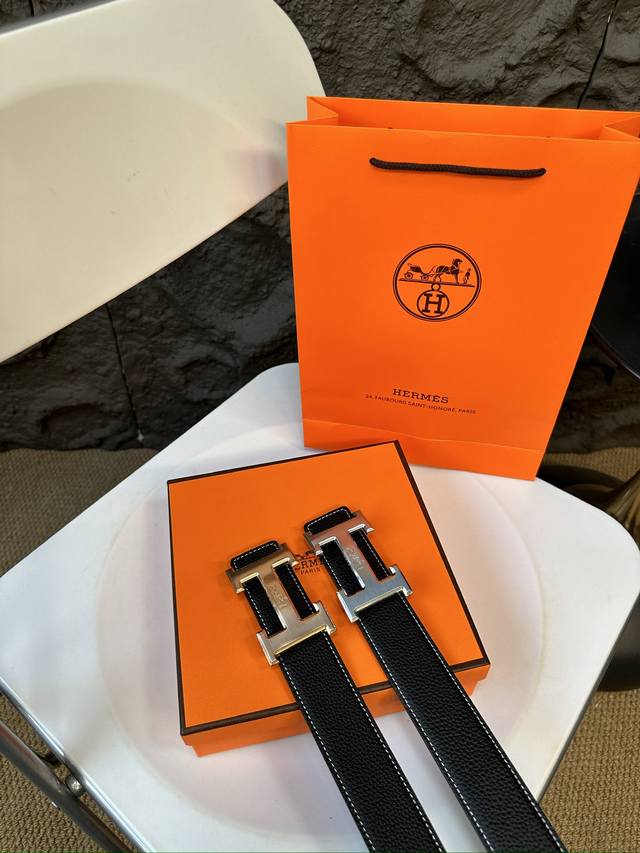 升级版 爱马仕！！ 高版本！ 腰带 嘿哈 原单牛皮皮带～热门款 皮带里面最火的啦～质量很好 全套包装！五金绝对不褪色 皮带头和专柜一样的哦～ 配礼盒手提袋发票