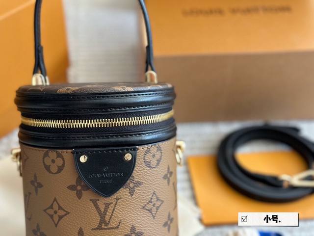 原单 Lv Canne 发家致富第一-步■入个lv发财桶使用率100%的这款lv圆桶 容量真的巨巨巨大++ 手机 粉饼 卡包都塞得下 怪不得总有人说它是“饭桶”