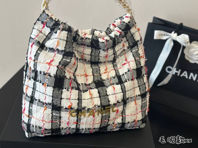 Chanel 千呼万唤的牛皮系列 今年火遍全网的垃圾袋 不多说啦直接上现货 搜索 小香家 垃圾袋 尺寸30Cm