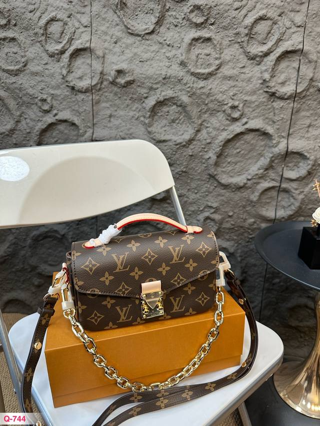 配折叠盒 Lv Pochette Metis East West Mini 新款邮差包 Lv 邮差包老花手提单肩斜挎包，优雅低调的外形设计和宽敞的包身更加入了实