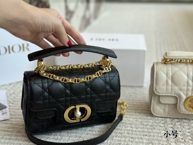 Dior新包款 4種背法，背上它大家都要夸 Dior新包系列 Dior Jolie To Handle Jisoo同款預售，3月14正式上市 黑色cannage