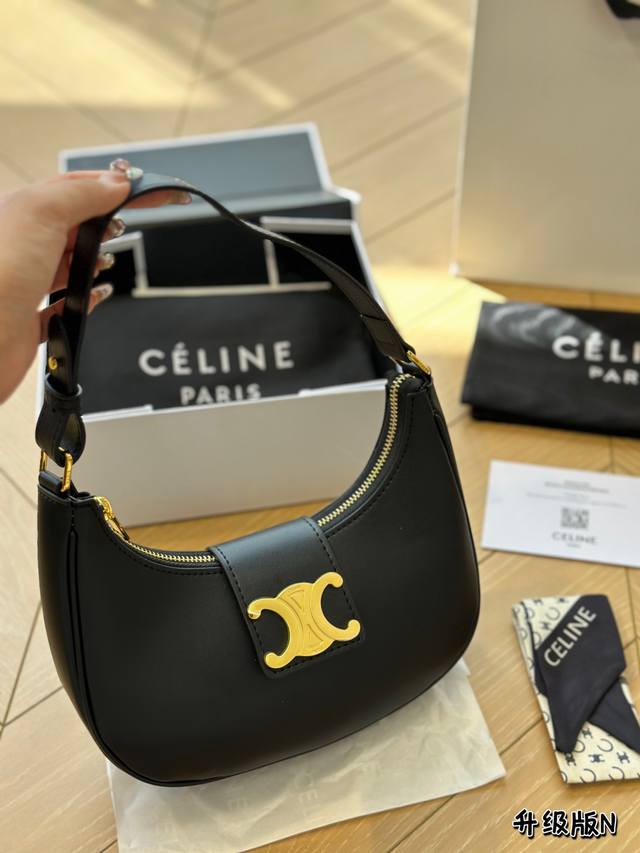 配盒 塞林腋下包 最近发现 复古的老花风潮 持续升温lisa作为celine亚洲唯一代言人celine老花 出镜率都很高！高级感超强！尺寸24*14Cm