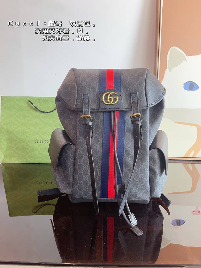 Gucci古驰 Gg经典retro 新款 双肩包 男女同款包酷奇 美到无法无天的款式 今年简直引领时尚最in元素 上身超级好看 尺寸：28*15*39Cm