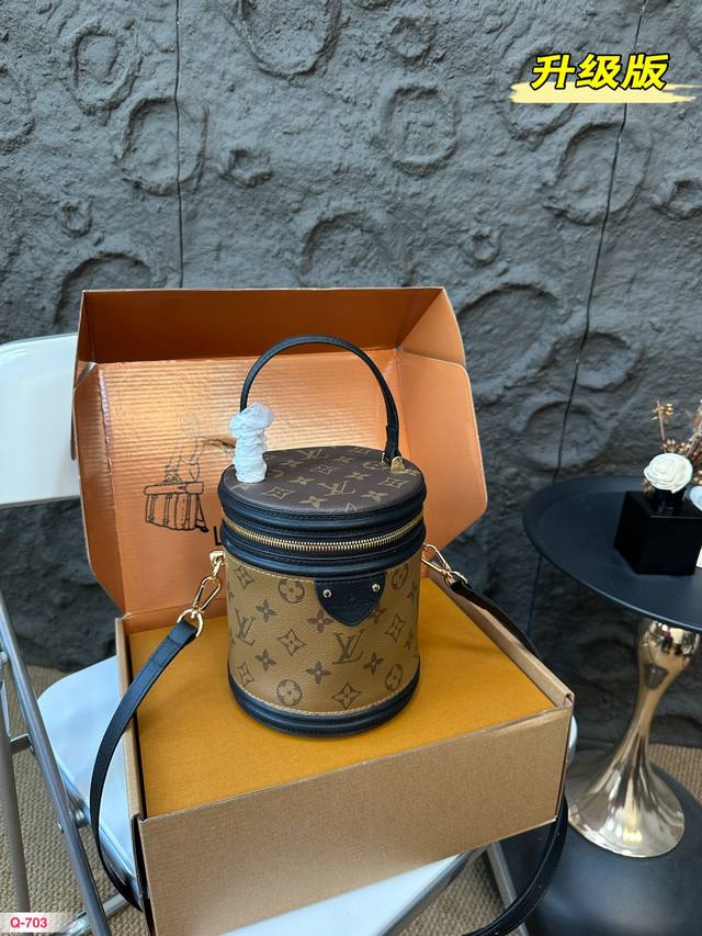 升级版 全套包装 Lv发财桶 配内胆lv Canne 发家致富第一-步■入个lv发财桶使用率100%的这款 容量真的巨巨巨大++ 手机 粉饼 卡包都塞得下 怪不
