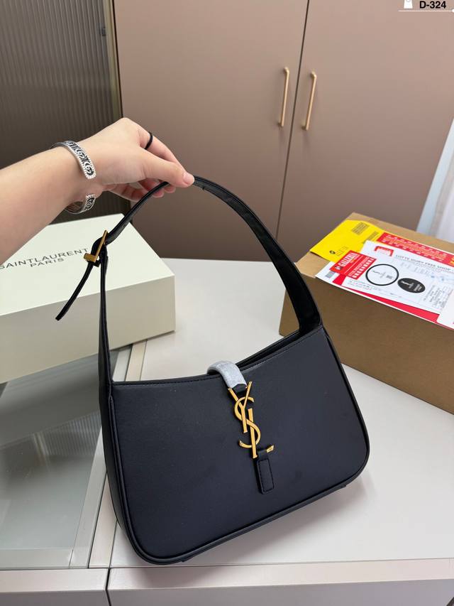 Ysl圣罗兰腋下包 日常搭配各种风格衣服 都超级酷超级吸晴 D-324尺寸24.6.14折叠盒飞机盒