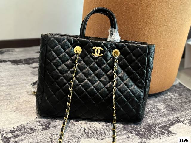 香奈儿 Chanel 新款 手提包手感超级好 原版五金 超级大牌 以华丽高贵的外形成为当下最炙手可热之作人手必备，明星热捧，精匠之作。尺寸：33.26