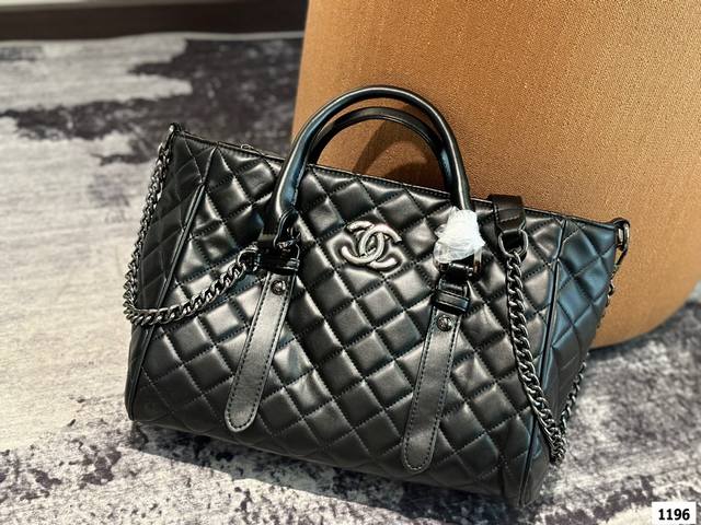 香奈儿 Chanel 新款 手提包手感超级好 原版五金 超级大牌 以华丽高贵的外形成为当下最炙手可热之作人手必备，明星热捧，精匠之作。尺寸：31.22