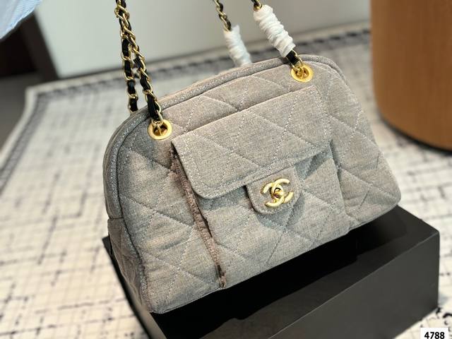 香奈儿24A保龄球包泰酷辣复古保龄球包,日常完全够用 健身包出差包妈咪包....都行上身真的很显瘦哇 尺寸:33 21 香奈儿24A保龄球包泰酷辣复古保龄球包,日常完全够用 健身包出差包妈咪包....都行上身真的很显瘦哇 尺寸:33 21