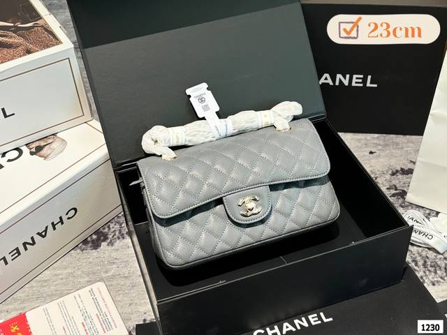 配全套包装 Size：23*15Cm 小香家 Cf我们一直很用心在做 秒杀其他市面上的货 小球纹牛皮！ 很舒服的一种！ 不管您是谁 稳稳hold住哦