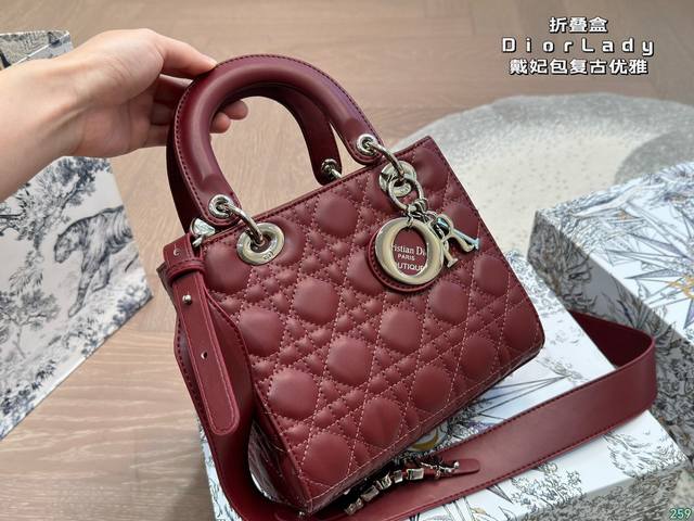 折叠盒 迪奥 Diorlady戴妃包 复古优雅 永远的经典 正式休闲皆可 日常通勤无压力 尺寸20 17 折叠盒 迪奥 Diorlady戴妃包 复古优雅 永远的经典 正式休闲皆可 日常通勤无压力 尺寸20 17