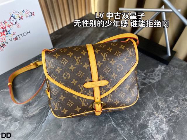 配全套包装 Lv具有“中古炸街王”之称的双子星来喽！产自上世纪90年代 包身的两侧分别是两个一样又独立的包袋 两面都可以背所以被称之为双子星～包身两侧配有皮扣