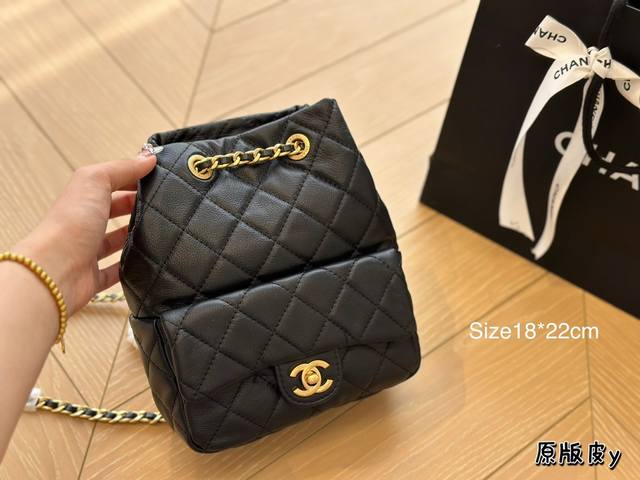 牛皮 Chanel新品 牛皮质地 时装 休闲 不挑衣服 尺寸18*22 牛皮 Chanel新品 牛皮质地 时装 休闲 不挑衣服 尺寸18*22