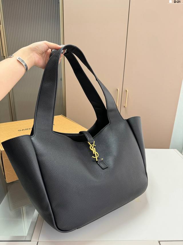 Ysl圣罗兰hobo托特包 容量不容小觑 优雅与时尚并存 D-21尺寸32.15.28飞机盒 Ysl圣罗兰hobo托特包 容量不容小觑 优雅与时尚并存 D-21尺寸32.15.28飞机盒