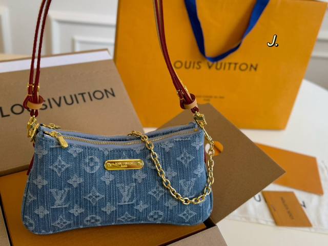 折叠盒飞机盒 Lv路易威登liv Pochette 链条腋下包 双层拉链真的太实用了 老花搭配小巧包型 简直一眼倾心 浓浓的复古味 又少女又很有气质