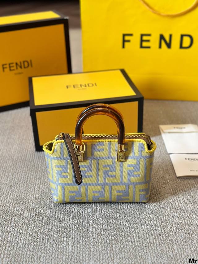 原版布 Fendi 芬迪 By The Way Mini波士顿包 尺寸18 13Cm 折叠礼盒包装