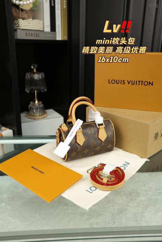 配全套礼盒 Lv Nano Speedy枕头包 芯片牛皮 人问值得，永远的经典不容错过，喜欢就买。 新款nano 肩带也可以调节，平时装手机气垫口红 都没啥问题
