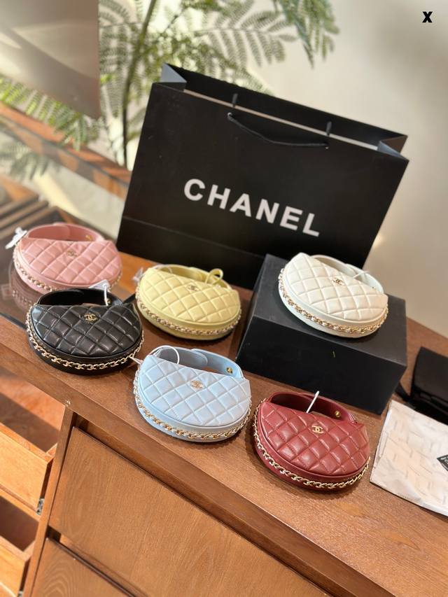 时尚界的新宠儿香奈儿半月包引领a又飒的购买香奈儿半月包,你将获得的不仅是一款时尚单品, 更是一份品味与格调的象征 无论是搭配休闲装还是 正式礼服, 它都能为 你 时尚界的新宠儿香奈儿半月包引领a又飒的购买香奈儿半月包,你将获得的不仅是一款时尚单品, 更是一份品味与格调的象征 无论是搭配休闲装还是 正式礼服, 它都能为 你