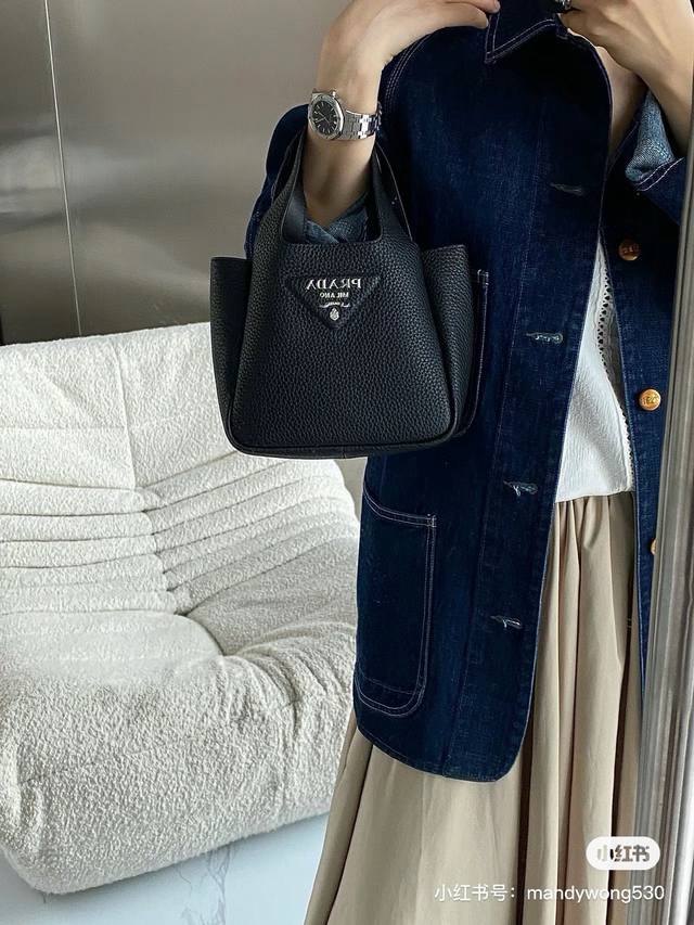 免税店飞机盒手提袋 Size:18*16Cm Gg Marmont 方胖子 Gucci新款小可爱震撼来袭 宝宝们 绝对绝对的下一个爆款! 免税店飞机盒手提袋 Size:18*16Cm Gg Marmont 方胖子 Gucci新款小可爱震撼来袭 宝宝们 绝对绝对的下一个爆款!