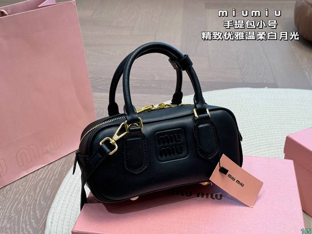 小号 配盒 缪缪 Miumiu手提包 举手投足都透露着精致优雅 温柔白月光 太精致了吧 每一处细节都有若隐若现的贵气和小女人味 尺寸小号22 10 小号 配盒 缪缪 Miumiu手提包 举手投足都透露着精致优雅 温柔白月光 太精致了吧 每一处细节都有若隐若现的贵气和小女人味 尺寸小号22 10