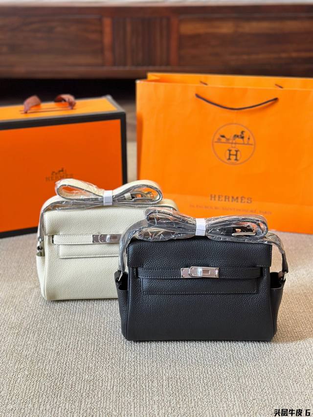 头层皮 Hemes 最新款kelly Messenger邮差包 秋冬新品kellymessenger 邮差包 容量非常大 包身很轻可自行调节肩带长短size 是