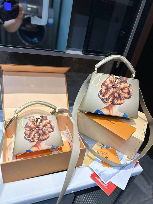 折叠盒 Lvcapucines 贵妇包 牛皮金色扣五金，超繁琐制作工序，女王范儿必备，Mini款独特超宽背带，经典大logo设计，结合monogram经典小花元