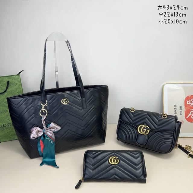 三件套 古驰 Gucci 波浪购物袋+链条包+钱包 3件套组合 尺寸:大43X24Cm,中22X13Cm,小20X10Cm 三件套 古驰 Gucci 波浪购物袋+链条包+钱包 3件套组合 尺寸:大43X24Cm,中22X13Cm,小20X10Cm