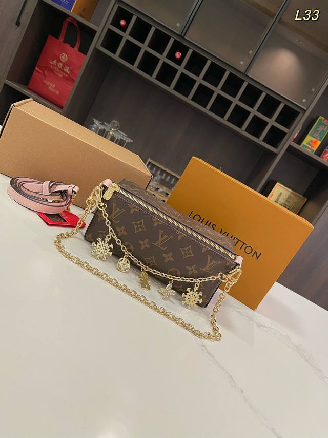 折叠礼盒飞机盒 Size：20*10Cm Lv 杨桃包 独特设计 时尚又经典 超级百搭 日常通勤皆可 上身又a又飒