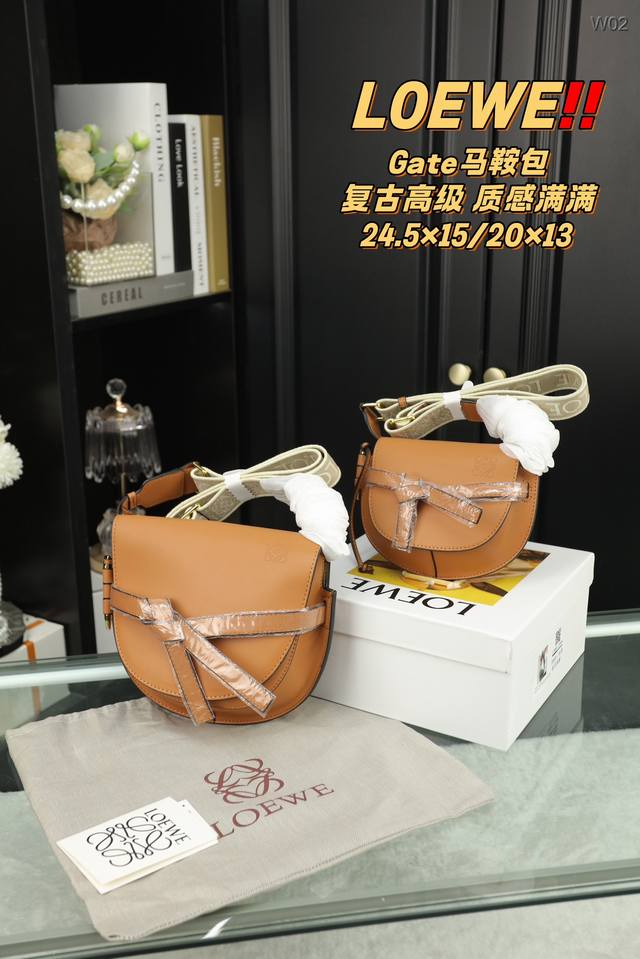 大号 配盒 小号 配盒 Loewe 罗意威gate马鞍包 这样的loewe 你真的不爱吗? Loewe很火的gate Bag,最早是在loewe 18 春夏大秀 大号 配盒 小号 配盒 Loewe 罗意威gate马鞍包 这样的loewe 你真的不爱吗? Loewe很火的gate Bag,最早是在loewe 18 春夏大秀