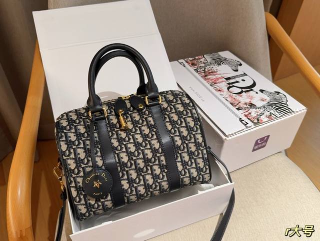 Dior 迪奥 24新品dior Groove 波士顿枕头包 尺寸26×19×16 礼盒包装飞机箱