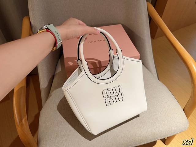 Miumiu缪缪 托特包tote菜篮子 尺寸22×18×10 礼盒包装