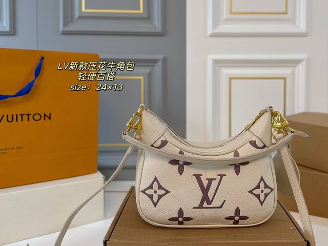 折叠盒 Size:24×13 Lv路易威登新款压花牛角包 多色可选,款式百搭! 包身轻,不显臃肿 两款肩带,背法多样~ 超级好搭配,实用性美貌兼具 折叠盒 Size:24×13 Lv路易威登新款压花牛角包 多色可选,款式百搭! 包身轻,不显臃肿 两款肩带,背法多样~ 超级好搭配,实用性美貌兼具