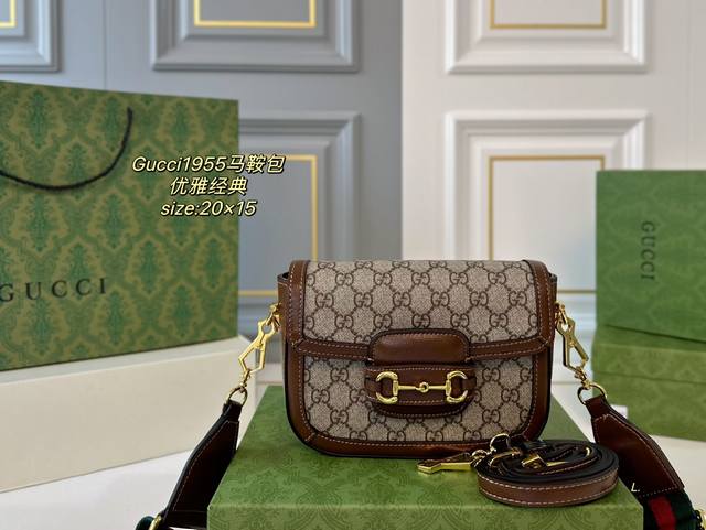 小号 配盒 Size：20×15 Gucci 古驰新款1955马鞍包 经典马衔扣金属logo， 复古气息十足 质感超，肩带自由调节～ 优雅经典，超级百搭款！