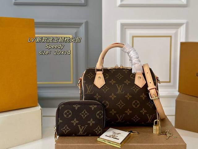 折叠盒飞机盒 Size:20×14 Lv 路易威登speedy波士顿枕头包 经典重现,轻便又时尚~ 包内配零钱包镜子 肩带调节,可手提,可拆卸! 浓浓复古风,时 折叠盒飞机盒 Size:20×14 Lv 路易威登speedy波士顿枕头包 经典重现,轻便又时尚~ 包内配零钱包镜子 肩带调节,可手提,可拆卸! 浓浓复古风,时