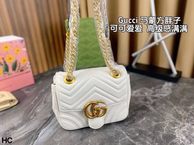 配全套包装 Gg Marmont 方胖子 Gucci新款小可爱震撼来袭 宝宝们 绝对绝对的下一个爆款！ 尺寸：18*16