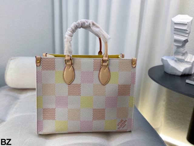 无盒 Lv Onthego甜美色系棋盘格托特~好甜好美呀 沁心的颜色怎么这么好看梦幻哇~浅浅娇嫩的色彩就像是温柔的春日花园~充满了浪漫与生机 夏季的款也太好看啦 无盒 Lv Onthego甜美色系棋盘格托特~好甜好美呀 沁心的颜色怎么这么好看梦幻哇~浅浅娇嫩的色彩就像是温柔的春日花园~充满了浪漫与生机 夏季的款也太好看啦