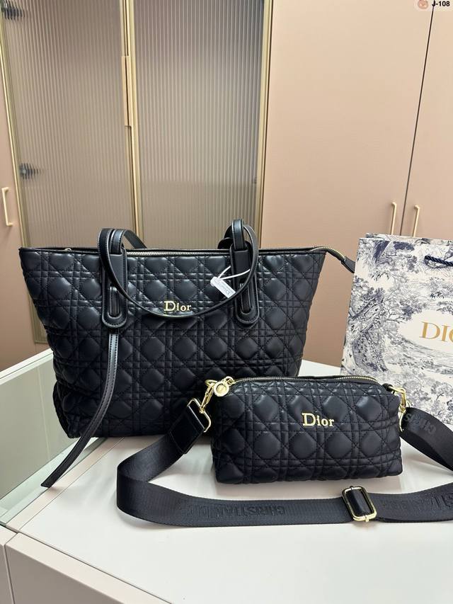 迪奥 Toujours购物袋 简直无法拒绝 超显气质 高级感十足 集美必入款 J-108尺寸32.15.28 迪奥 Toujours购物袋 简直无法拒绝 超显气质 高级感十足 集美必入款 J-108尺寸32.15.28