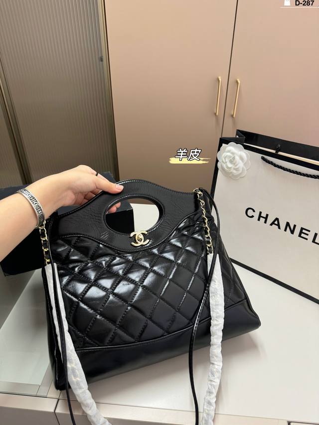 香奈儿chanel24A 31Bag链条包 羊皮 可以手拎、腋下、单肩 算是香奈儿经典包型了,真的可以冲! D-287尺寸32.8.15折叠盒 香奈儿chanel24A 31Bag链条包 羊皮 可以手拎、腋下、单肩 算是香奈儿经典包型了,真的可以冲! D-287尺寸32.8.15折叠盒