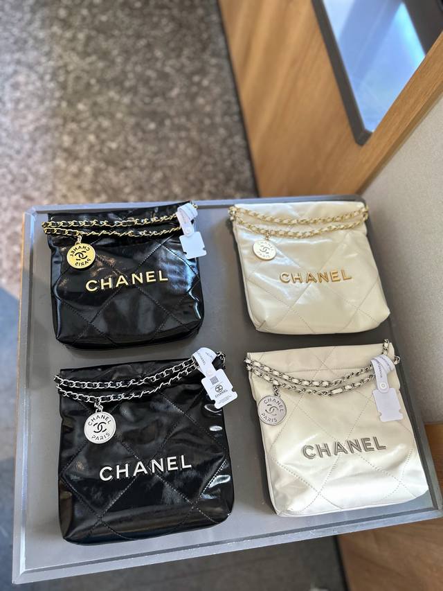 油蜡皮 折叠礼盒包装 Chanel 2024Ss迷你垃圾袋#大爆预测 天呐chanel Mini垃圾袋也太美了叭颐 预测下一个大爆款翻 好想拥有 #香奈儿垃圾袋