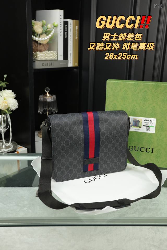 配盒 酷奇gucci 男士邮差包 男生日常休闲搭配的理想选择～ 实用又百搭 非常适合放随身物品~ 面料耐磨耐刮蹭，适合男生大大咧咧的性格 尺寸28.25