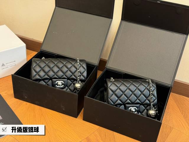 配折叠盒 Size：17.13Cm 20.12Cm 方胖子升级版出货 香奈儿羊皮金属球 手感软软糯糯