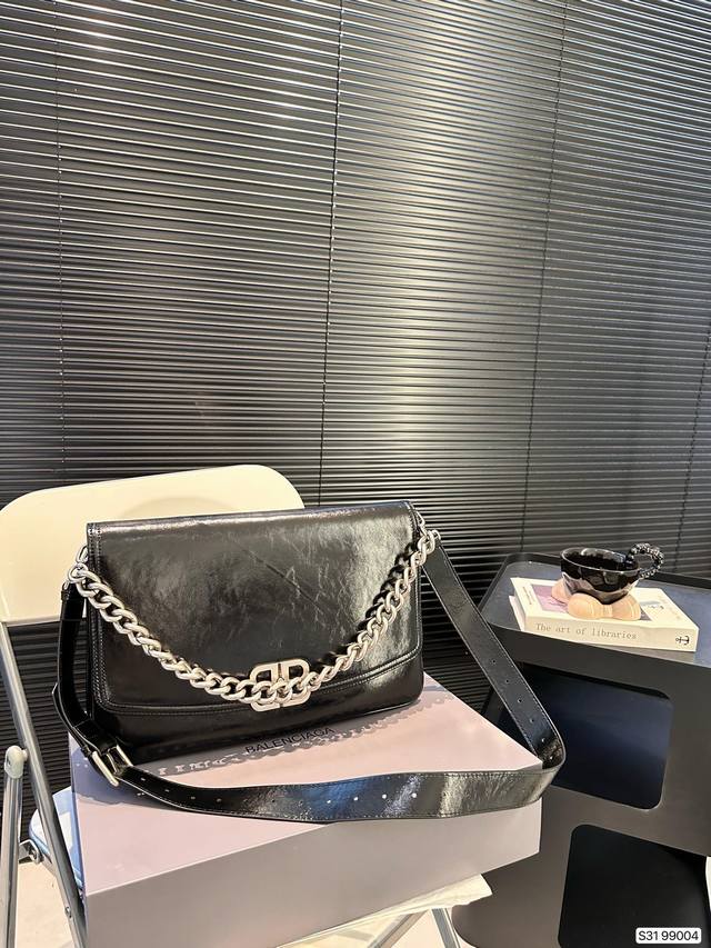 配折叠盒子 Balenciaga 巴黎世家bb Soft Fla Bag新款包包 Bb Soft Fla Bag，直接超越了crush 在我心里的地位，银色金属