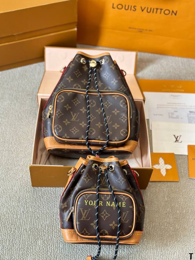 全方位对花 手柄的设计 比nano容量大比bb更小巧喜 欢不要错过 彩色超细纤维粘合内村，金色金属饰件，束绳闭合尺寸：大号20 28Cm 小号18 18Cm