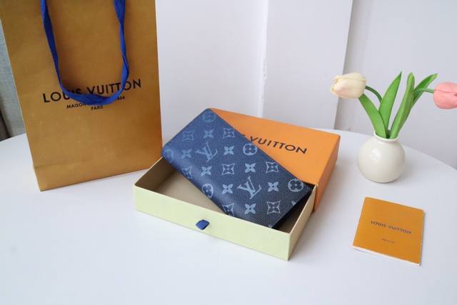 顶级原单 M11546西装夹 秋冬新款西装夹本款钱夹为柔软 皮革压印考究 Damier Rush 印花，抒发时光飞逝、四季变迁之感，于经典设计中展露 2024