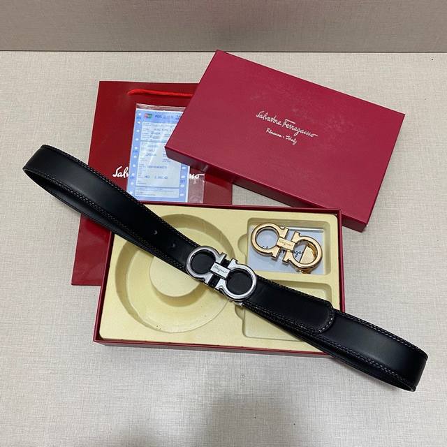 菲拉格慕ferragamo精品款 ☆双扣礼盒套装 含礼盒 专柜有售 菲拉格慕专柜在售正品 此款采用双面头层牛皮制作 油边细致、长度剪裁。正品开模 搭配广州原版扣 菲拉格慕ferragamo精品款 ☆双扣礼盒套装 含礼盒 专柜有售 菲拉格慕专柜在售正品 此款采用双面头层牛皮制作 油边细致、长度剪裁。正品开模 搭配广州原版扣