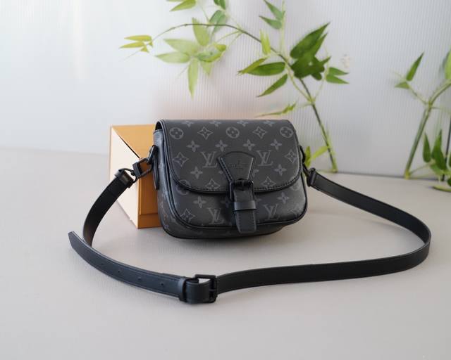 路易威登 官网同步 高版本 斜挎单肩背包 永恒不过时的标志性产品 纯原单牛皮 顶级五金制作 非市面普通版本 今年lv最爱的款 全部实拍 实用性非常高 完全不用担